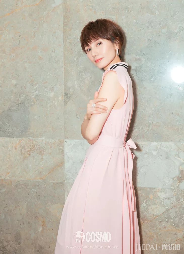 大女人怎么穿才时尚，看看袁泉穿搭！