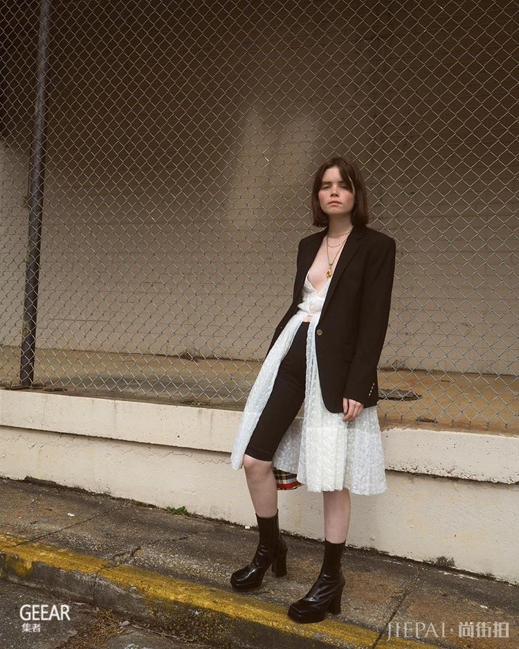 她是来自亚特兰大22岁的时尚博主，为时尚圈带来一股慵懒清流！