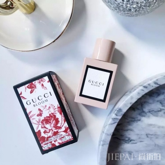 好闻的女士香水 这些香水绝对让你桃花不断