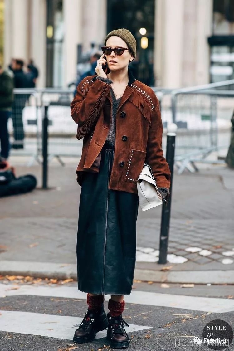 短外套配裙子也时髦!