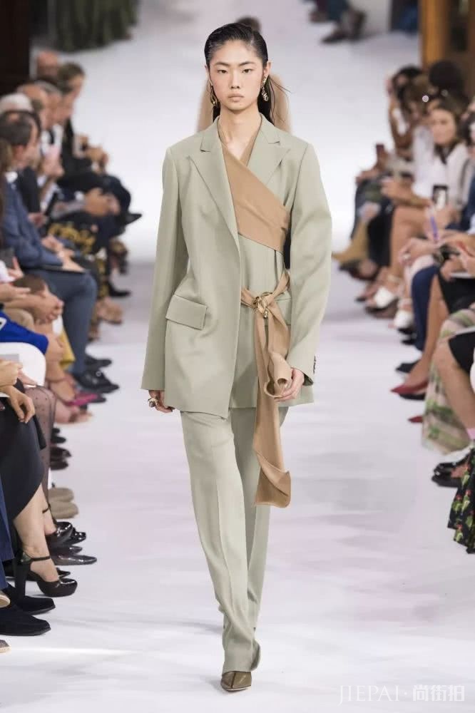 外网吹爆的厌世脸亚洲超模,原来也是非主流网红脸