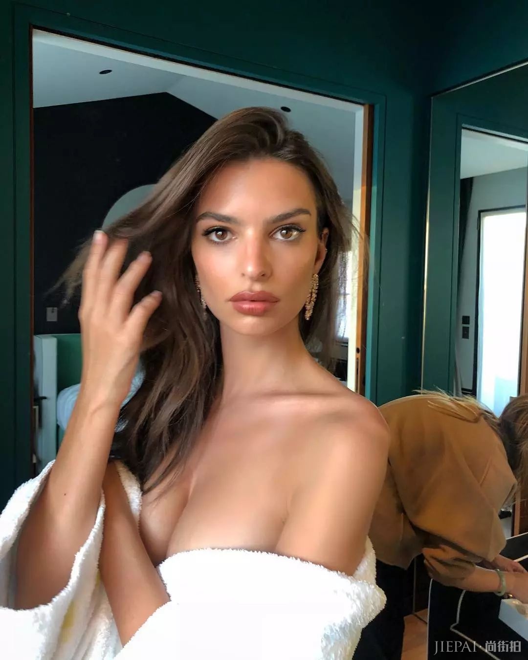 参加游行被捕 这位豪放的模特小姐姐可不止“敢脱”这么简单!