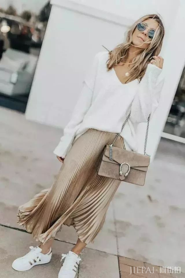 街头潮人告诉你 秋冬季度穿这6条裙子,美过一整年