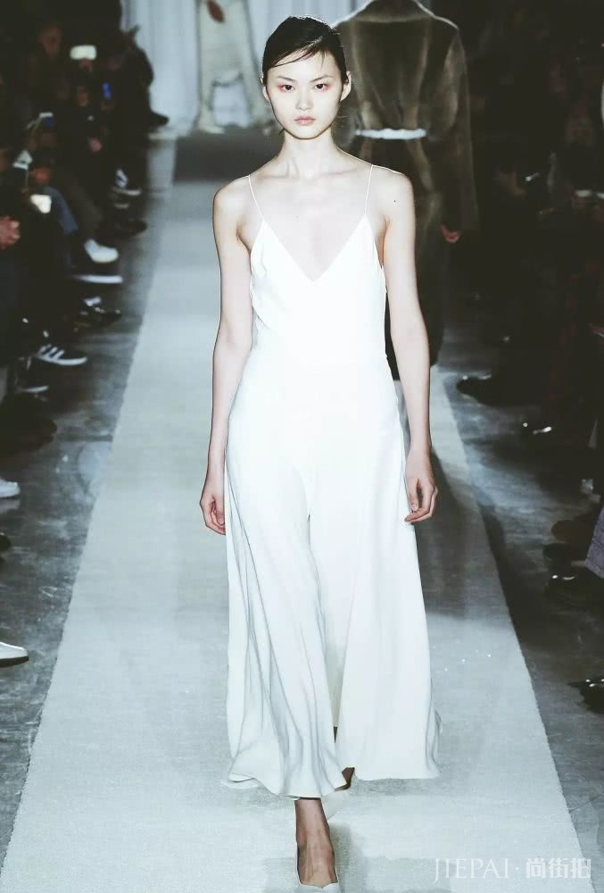 外网吹爆的厌世脸亚洲超模,原来也是非主流网红脸