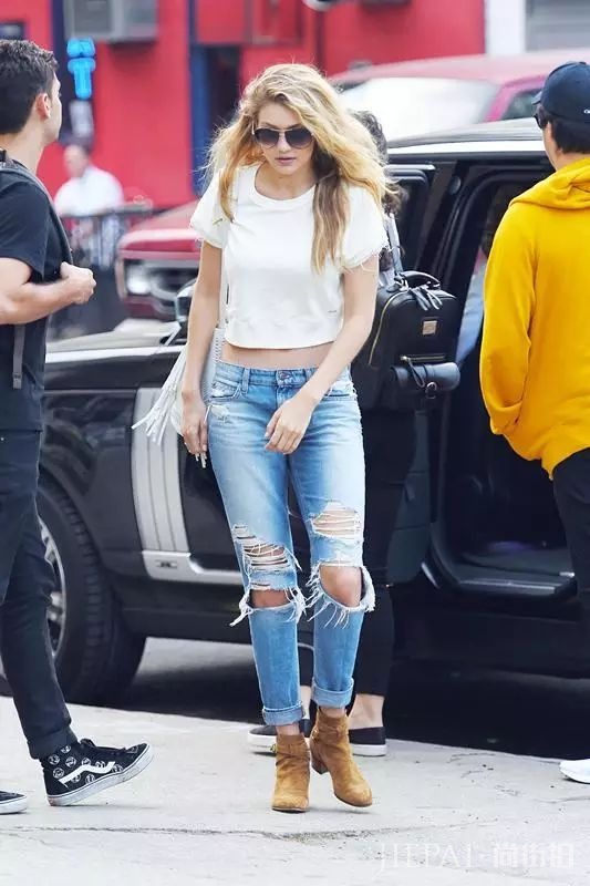 还在穿紧身裤?今秋这条“不正经”的裤子才最火!