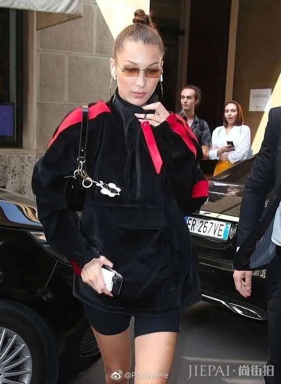 复古风盛行的当下，看欧美明星和街头潮人背这样的包包更出彩