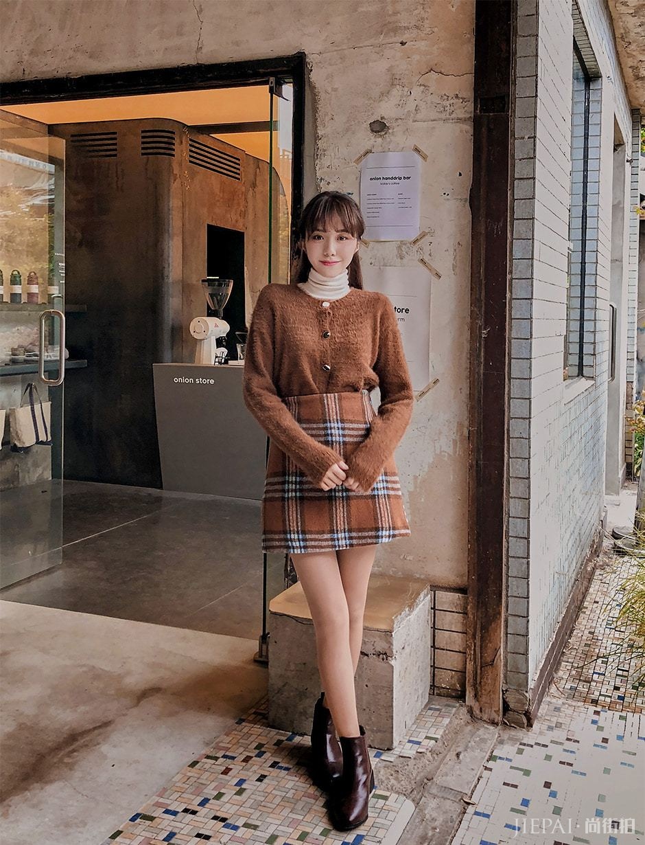 秋冬女生穿什么颜色的衣服好看