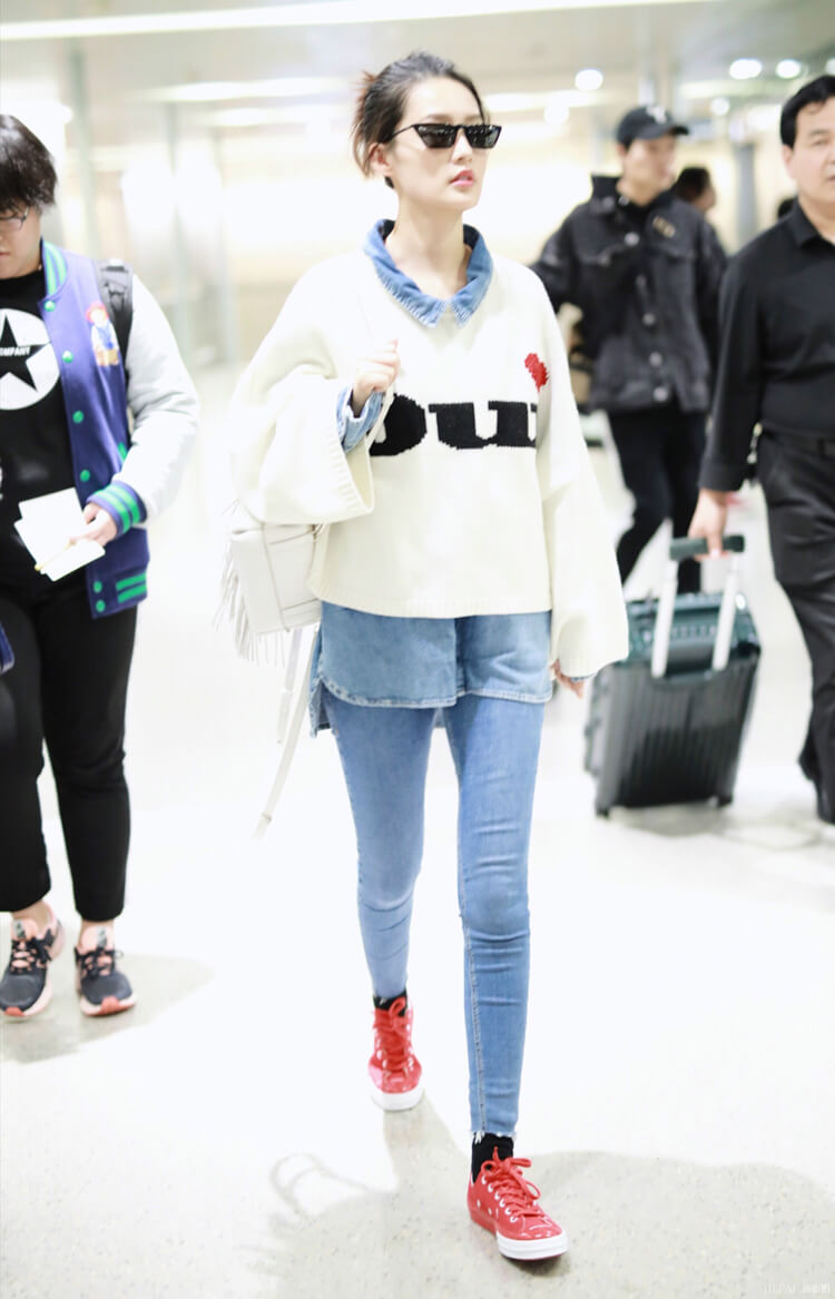 李沁居然在紧身裤里面塞秋裤，瘦得很过分了，一般人根本穿不了！