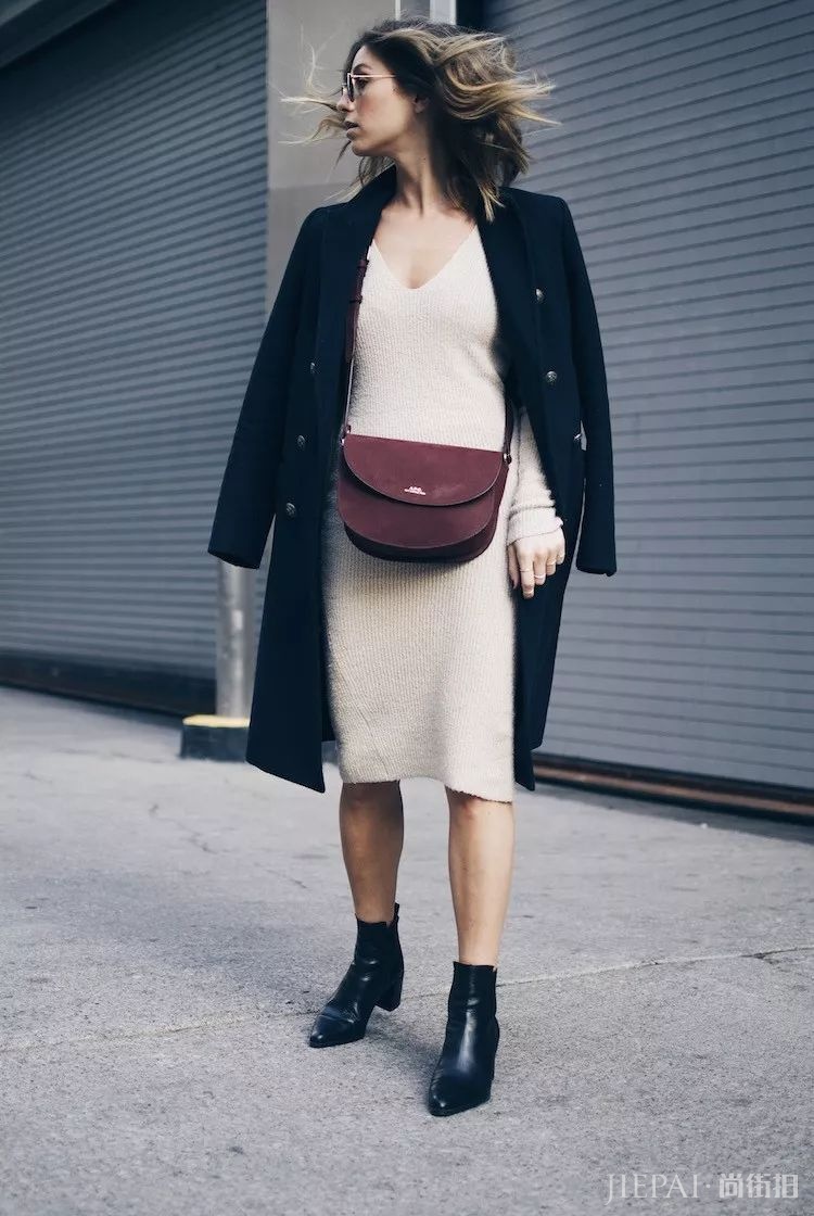 看街拍学搭配 6款内搭时髦、有型又保暖，看你中意哪一款