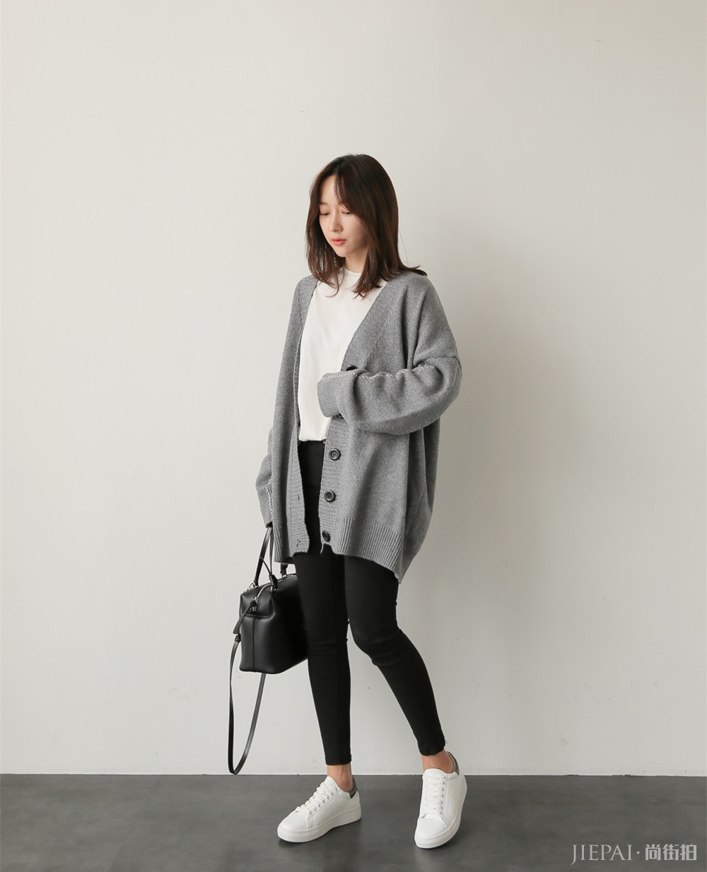 秋冬女生穿什么颜色的衣服好看