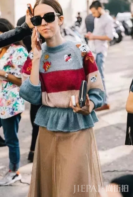 动物风T恤又火了!多少女孩穿得爱不释手,减龄又好看