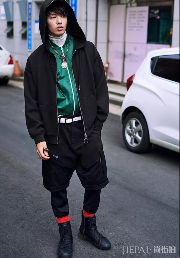 秋冬男生这样穿搭卫衣 瞬间成为真男神