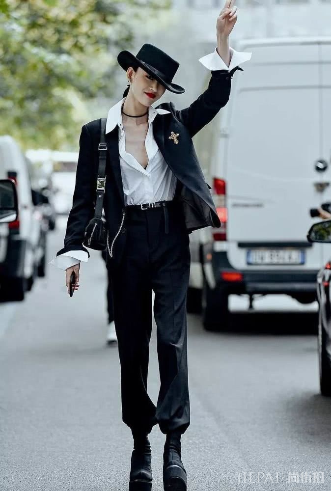 欧美街拍 衬衫真的是这个秋天最最称职的内搭！