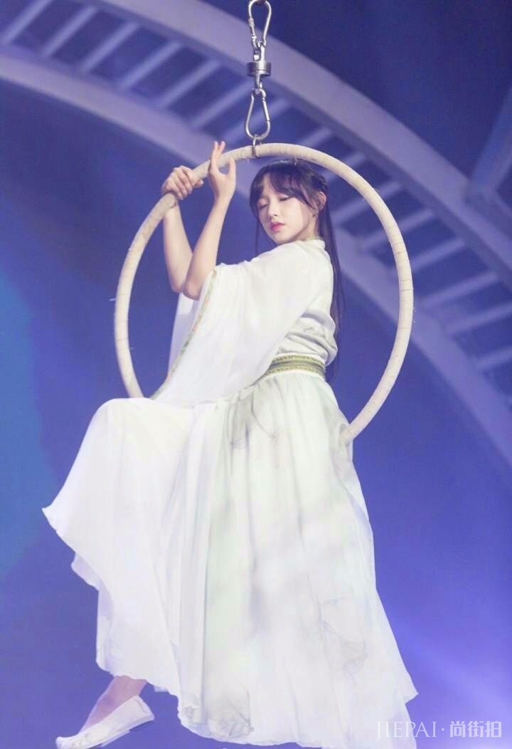 程潇真会穿衣 最近的穿搭少女感十足