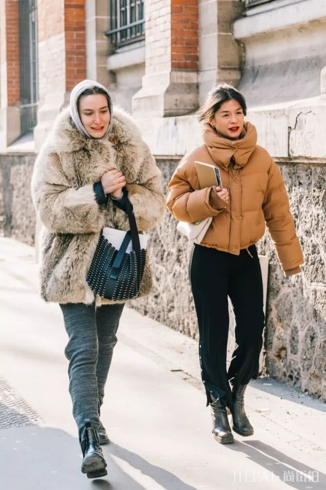 看完这么多街拍风格 还是黑色最显高级大气