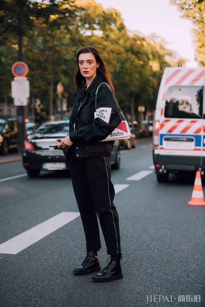 看完这么多街拍风格 还是黑色最显高级大气