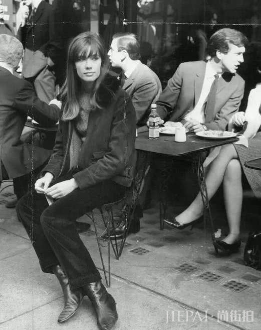 小时候的灯芯绒还记得吗?2018又火了,她们穿上美到犯规