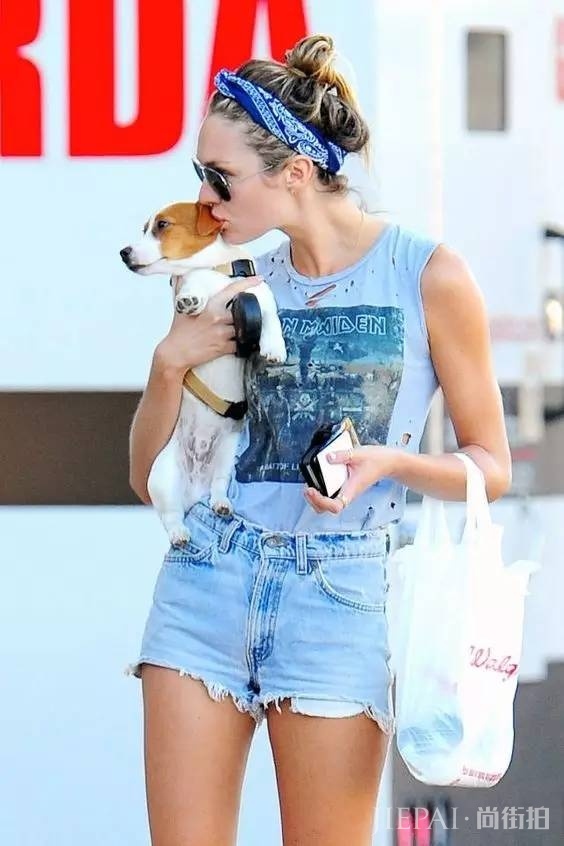 秋天就得搭配丝巾,丝巾的N种系法!