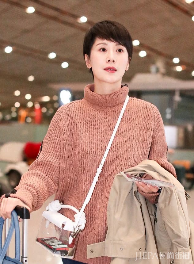 海清化身带货王，背的包包让网友眼睛发亮，网友：求链接！