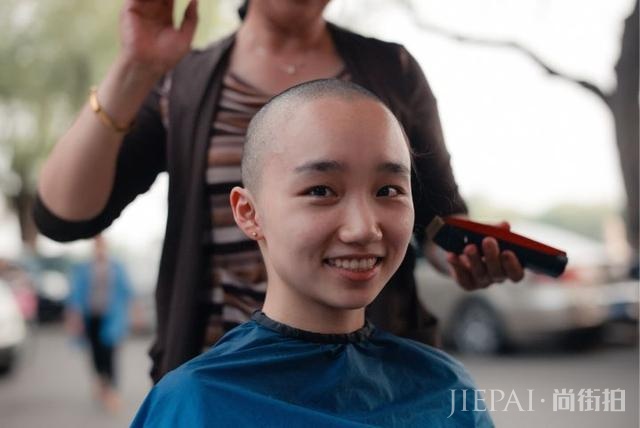 女生光头是种什么体验？从光头长到头发可以见人需要多久？