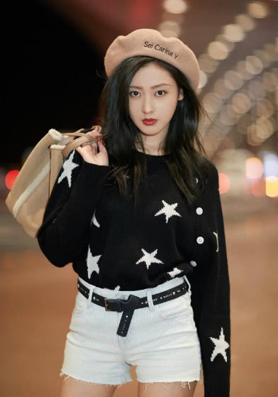 女孩子戴贝雷帽最是好看！遮住大脸还显得年轻