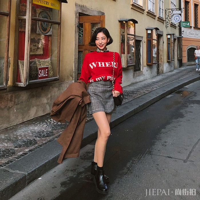 秋冬女生穿什么颜色的衣服好看