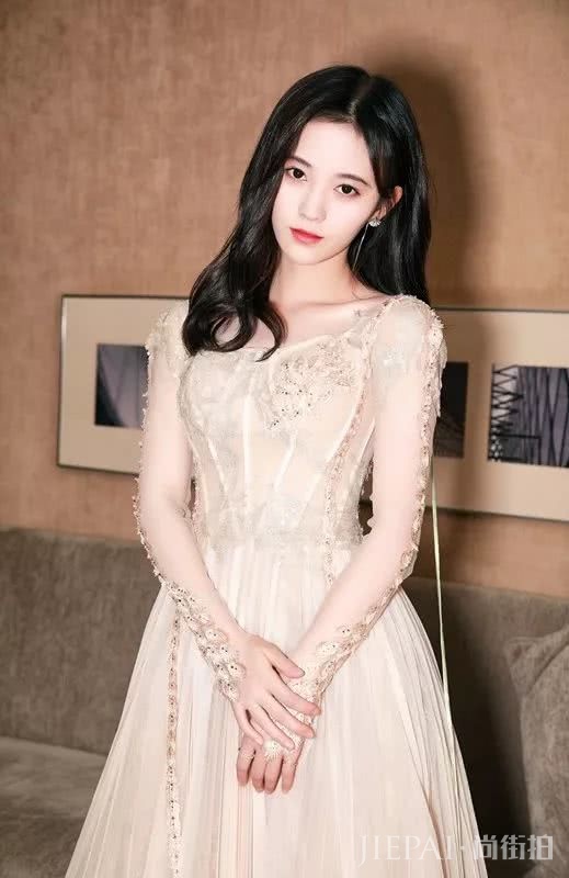 解决发量问题的两款仙女发型，总有一种适合你