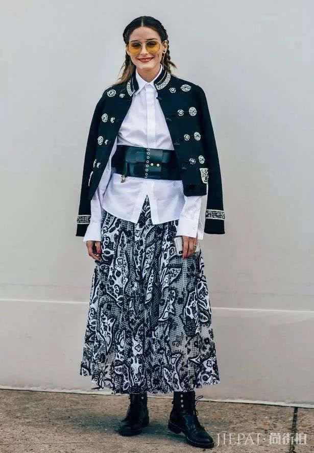 我用外套搭长裙 成为办公室最精致的女孩