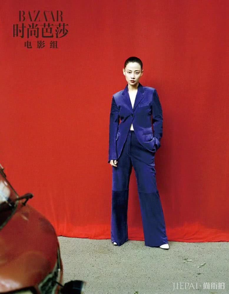 “高贵妃”谭卓新发型尝试,高扎马尾拍写真,后脑勺的发型简直惊艳!