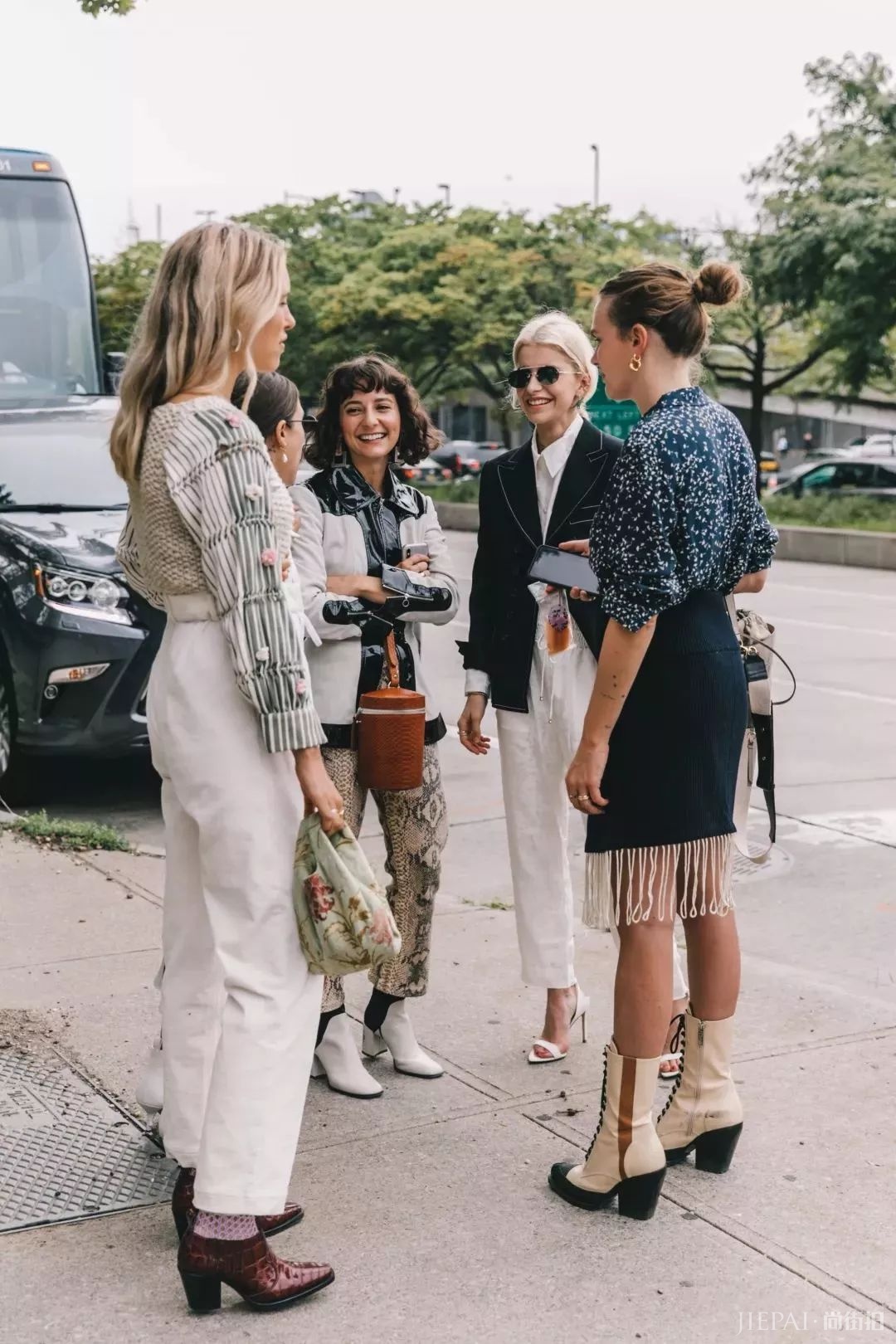 毛衣+半裙，毛衣+阔腿裤…保暖又时髦，从秋穿到冬的搭配！