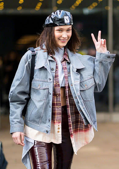 女孩子戴贝雷帽最是好看！遮住大脸还显得年轻