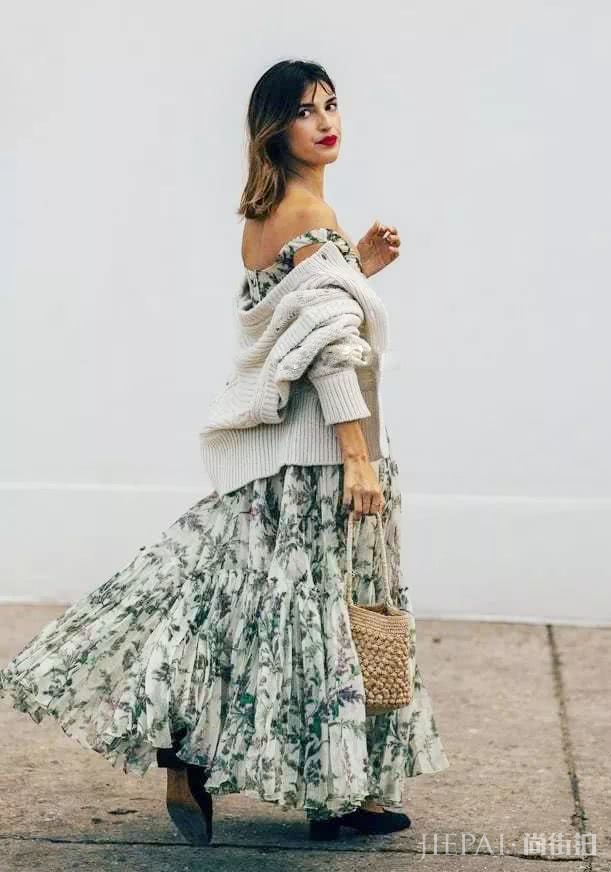 我用外套搭长裙 成为办公室最精致的女孩