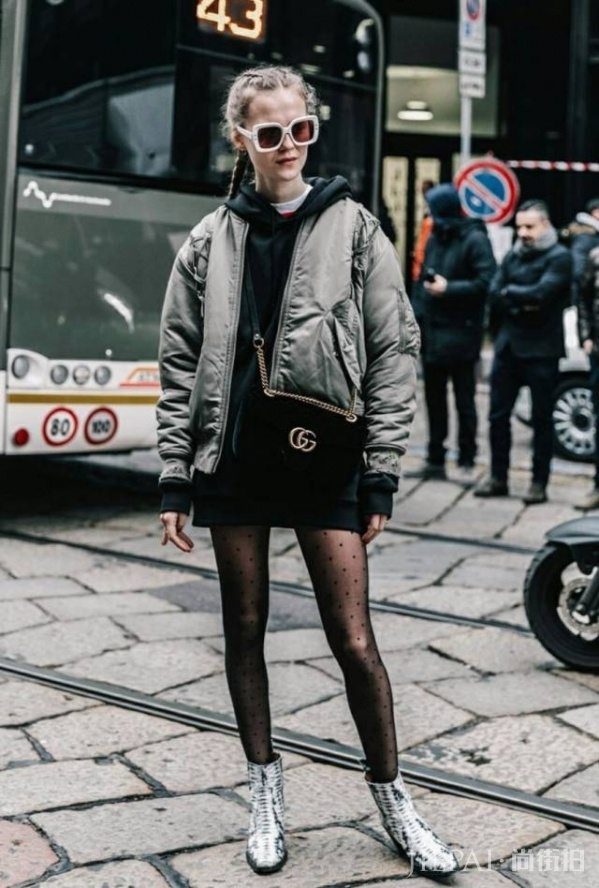 秋冬卫衣怎么搭配外套好看?短外套加卫衣让你的秋搭开挂