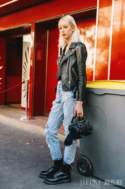 欧美街拍 潮流人士只需要这双靴子！显瘦雨天还适合