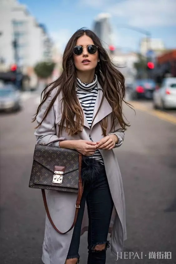 秋冬季节越来越凉 不会穿条纹衫你就少了很多穿搭乐趣