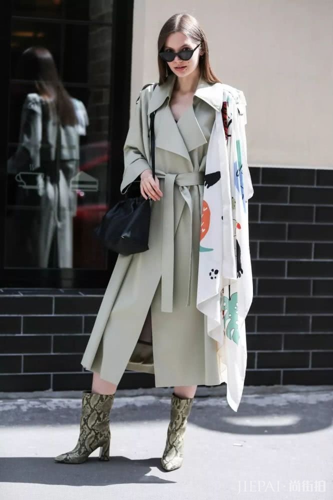 穿衣配丝巾,四两拨千斤 喜欢丝巾的同学来看看这份最全的丝巾搭配攻略吧