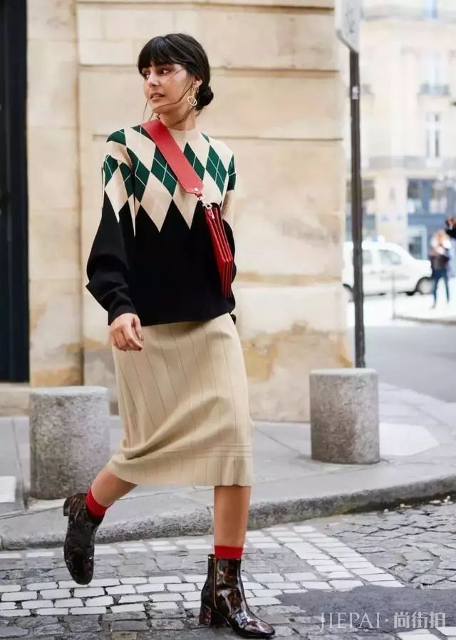 街头潮人告诉你 秋冬季度穿这6条裙子，美过一整年