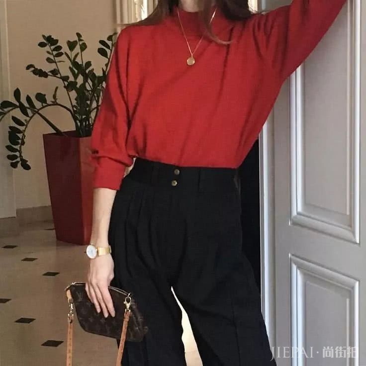 毛衣的叠穿非常重要。选对了让你时尚一个秋冬