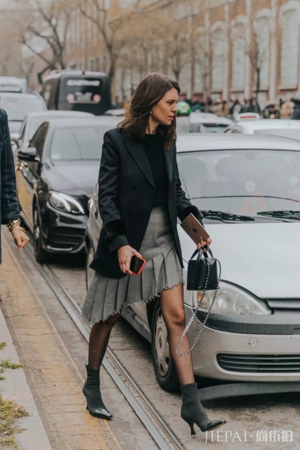 西装配裙子怎样搭好看 看欧美街头潮人这样穿搭提升回头率200%
