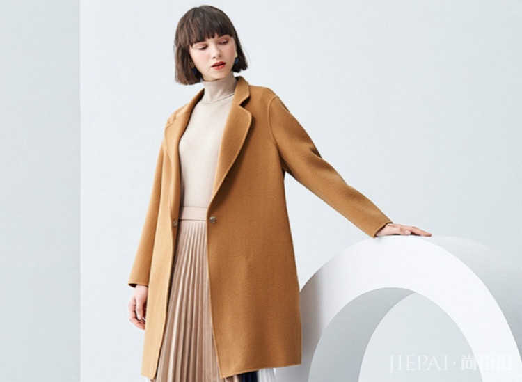 呢大衣+阔腿裤才是真时髦，今年最火的五种搭配