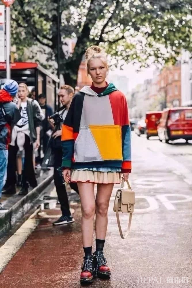秋冬怎么内搭最好看,一定是看看这些街头潮人的穿搭示范吧