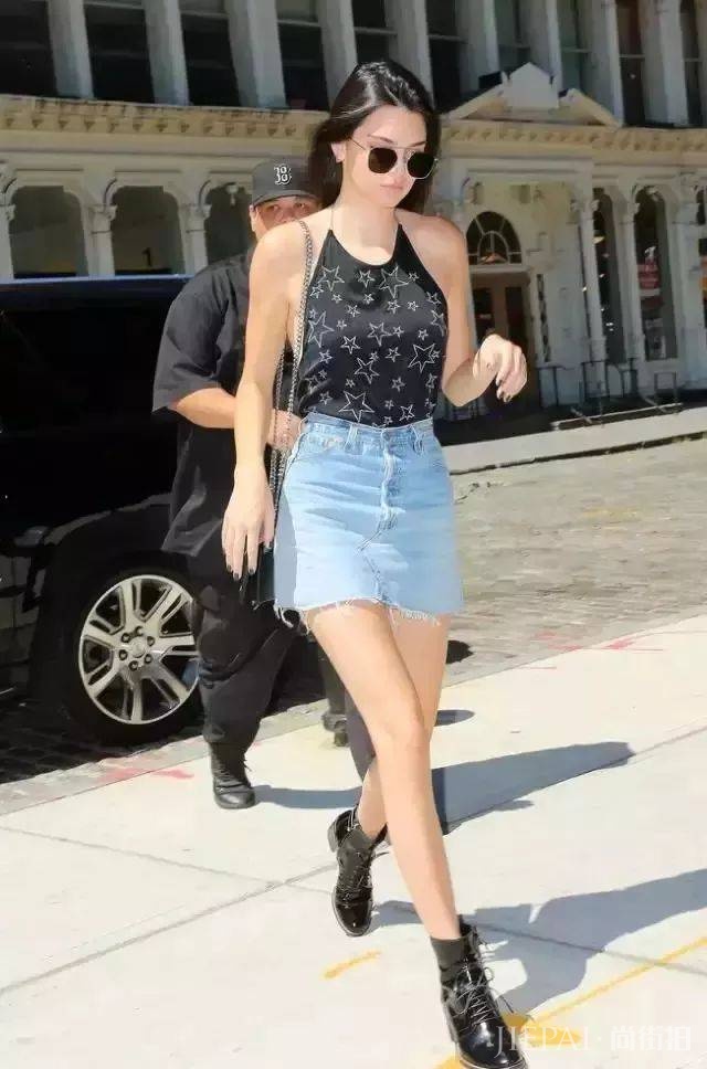 漆皮亮面 or 丝绒短靴，你更想剁手哪一款？