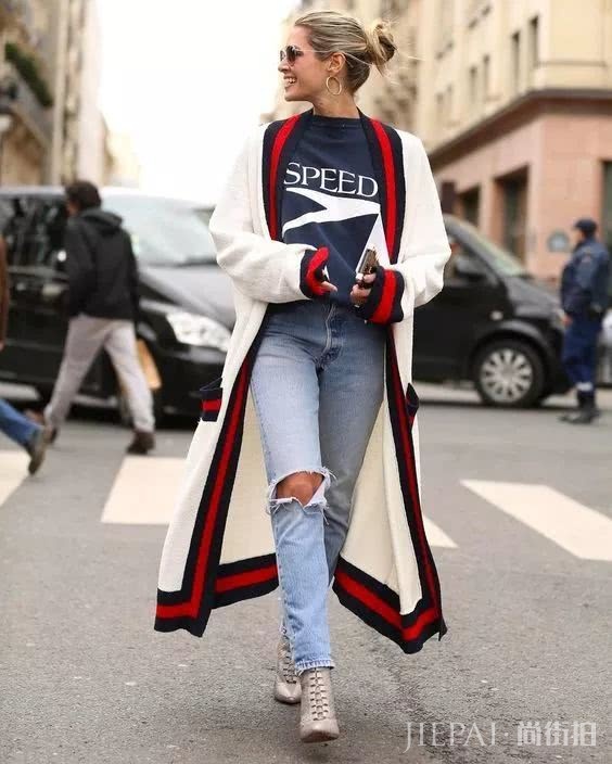 卫衣+牛仔裤=在2018秋冬街拍真的时髦炸了