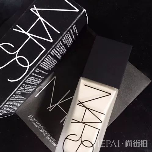 夏季不脱妆的粉底液推荐