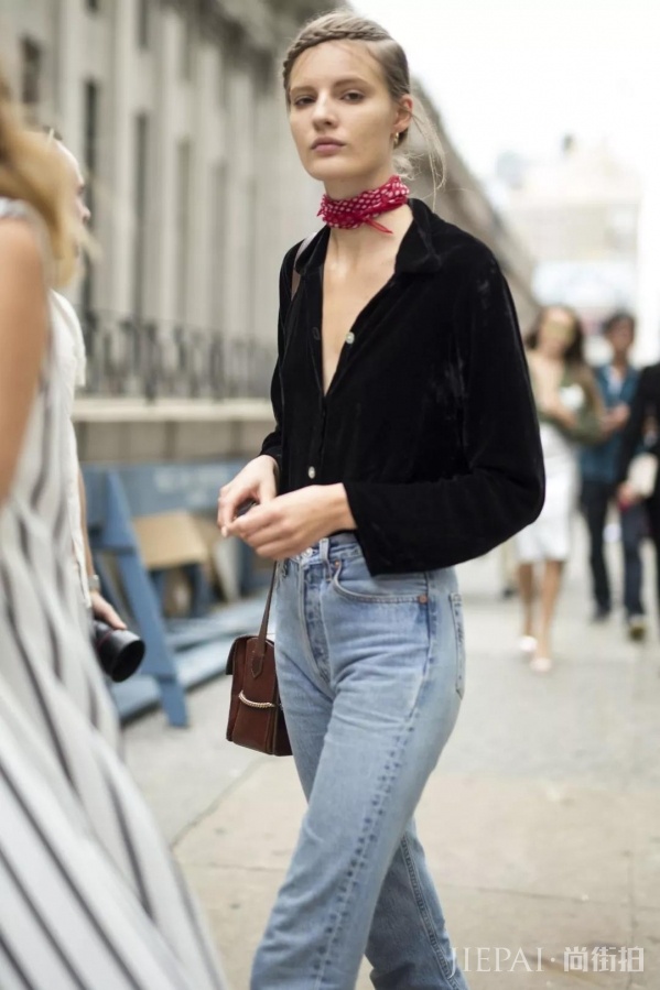 秋冬丝绒衣服怎么搭配?别想了,今年秋冬还是丝绒的天下