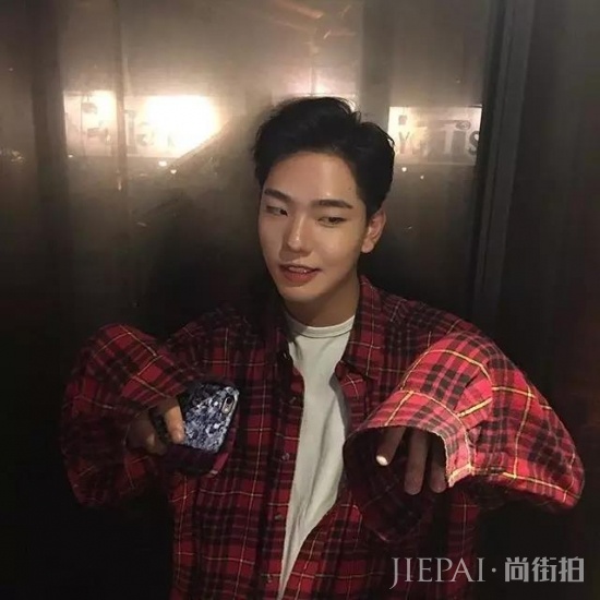 单眼皮男生留什么发型好看 单眼皮男生的发型选择