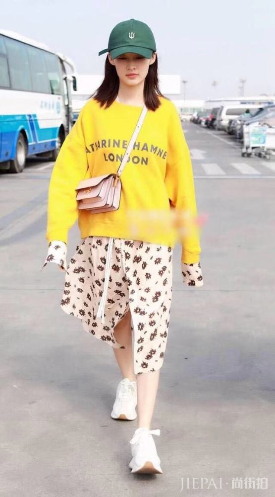 李沁终于换风格啦 ，西装配蕾丝纱裙秒变御姐