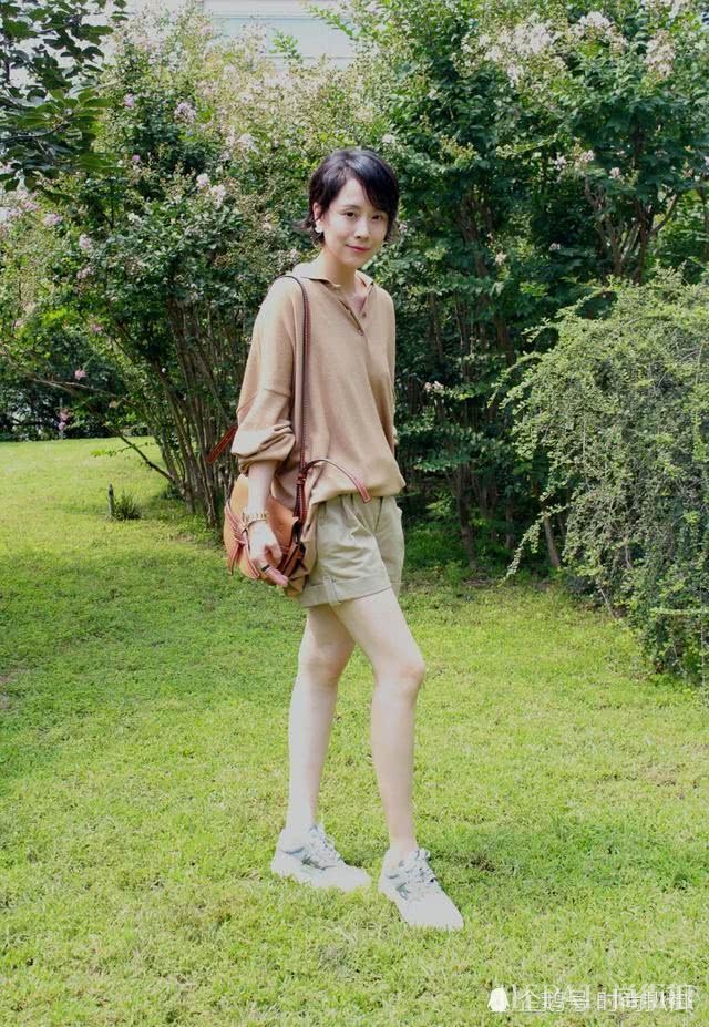 年近40海清穿针织衫 下搭热裤 性感美腿少女感爆棚