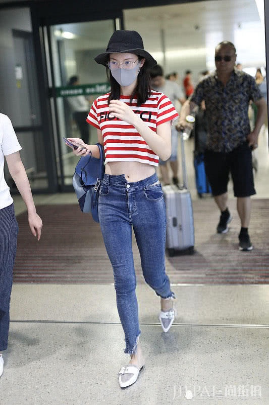 金晨长毛衣配牛仔搭配失误，腿粗MM千万别学她