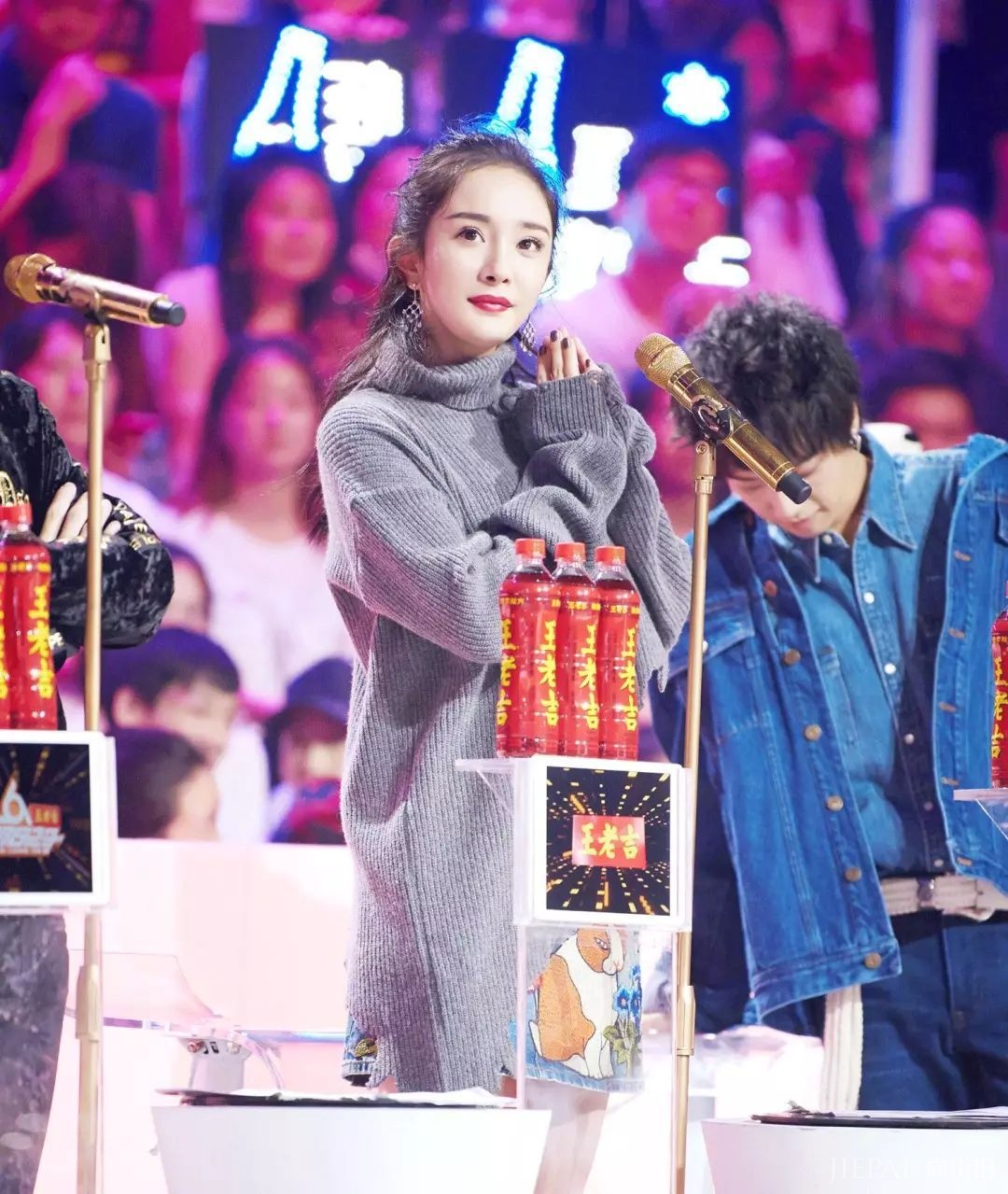 毛衣+半裙，毛衣+阔腿裤…保暖又时髦，从秋穿到冬的搭配！